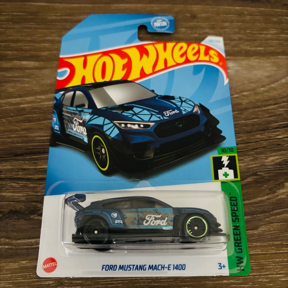 Ford Mustang Mach-E 1400 Hot Wheels Treasure Hunt (TH)